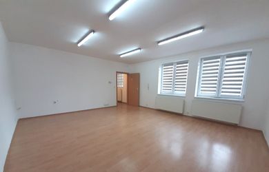 PRENÁJOM: KANCELÁRSKY PRIESTOR 75 M2, CENTRUM KEŽMAROK