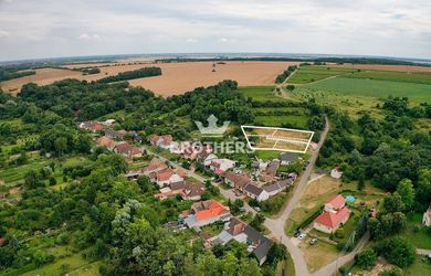 =REZERVOVANÝ= ATRAKTÍVNY POZEMOK VŠETKY IS, 564M2 V ZAUJÍMAVEJ TICHEJ LOKALITE V TESNEJ BLIZKOSTI LESA,VINIČOV S PEKNÝM VÝHĽADOM NA ČAST OBCE