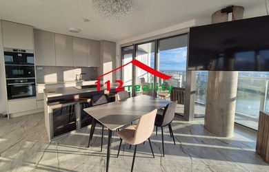 Luxusný  klimatizovaný 3 izbový byt s výhľadom z 30.poschodia, parkovanie pre 1-3 autá, novostavba EUROVEA TOWER