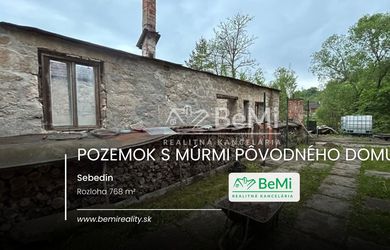 Čarovný pozemok s múrmi pôvodného domu, Sebedín
