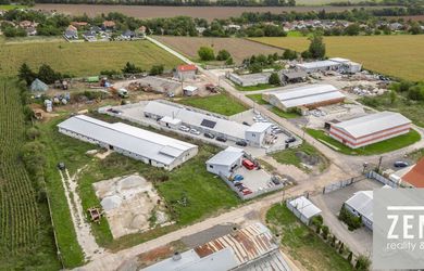 Skladový priestor haly , výroba na predaj  2500m2  15x54  700m2 ,