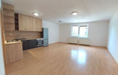 PRENÁJOM: 2 IZBOVÝ BYT 64 M2, CENTRUM KEŽMAROK