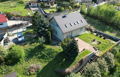 NA PREDAJ: samostatne stojaci 7-izbový rodinný dom s veľkou záhradou v srdci Malých Karpát – Pernek