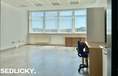 SEDLICKY. Reprezentatívna kancelária 45 m² na prenájom – DOMUS, Nábrežná ul., Prievidza