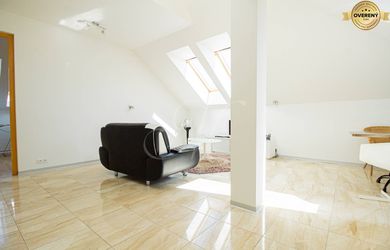 METROPOLITAN │Priestranný a svetlý 4 izbový byt na prenájom s parkovan