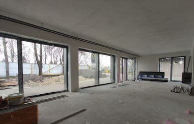 SHOWROOM/obchodné priestory s výkladmi na prenájom – Slovnaftská, Bratislava  II