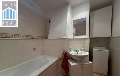Veľkometrážny 3-izbový byt v historickom centre Bratislavy na Laurinskej ulici