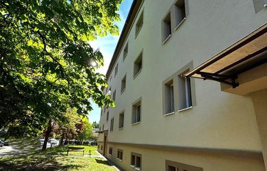 Priestranný 2 izbový byt na PREDAJ