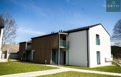 MODERNÝ 2 IZBOVÝ BYT S BALKÓNOM ( HOLOBYT) V PROJEKTE "ČEREŠŇOVÝ SAD", MENGUSOVCE