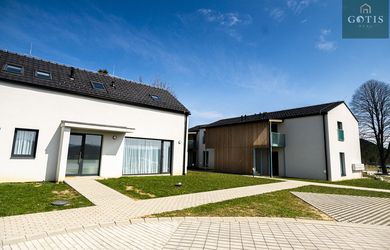 Štýlová novostavba pod Tatrami v projekte " ČEREŠŇOVÝ SAD ", Mengusovce
