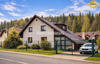Dom so zimnou záhradou a obytnou prístavbou, 283 m2, Čierny Balog