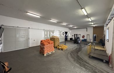 NA PREDAJ: OBJEKT VHODNÝ NA PODNIKANIE-SKLADOVANIE A SLUŽBY