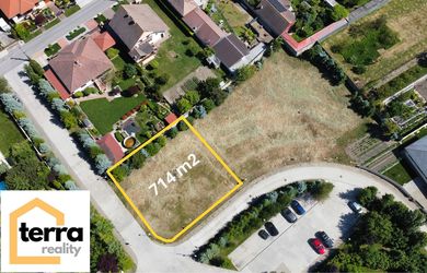Stavebný pozemok pre rodinný dom 714 m2 v centre obce Jánovce