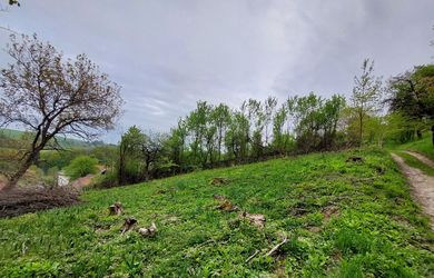 Na predaj pozemok v Brestovci – 1100 m², polosamota, výhľad,