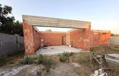 Na predaj rozostavaná stavba rodinného domu v Palárikove - časť Ľudovítov